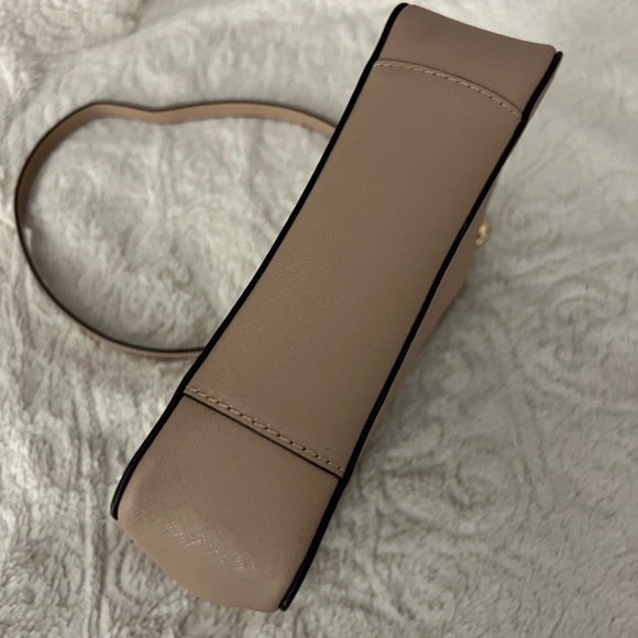 Michael Kors blush color crossbody - Picture 7 of 10